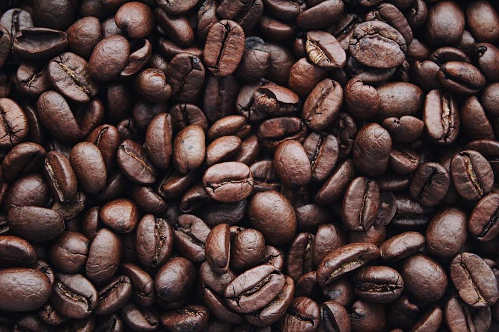 Qui sont les 4 ennemis du café en grains et comment influencent-ils son goût ?