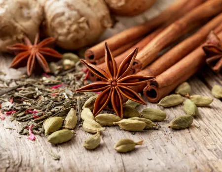 Ingrédients pour faire un chai latte épices masala